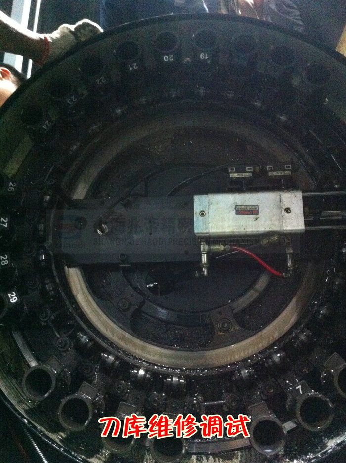 刀庫(kù)維修調(diào)試現(xiàn)場(chǎng)