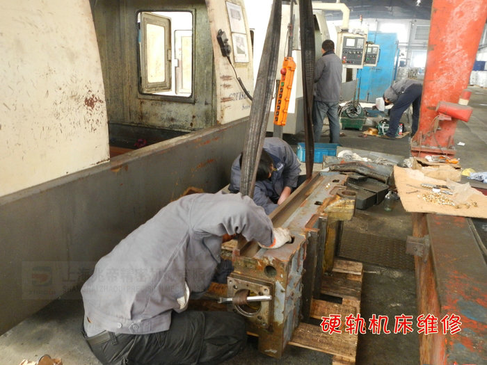 立式加工中心維修現(xiàn)場